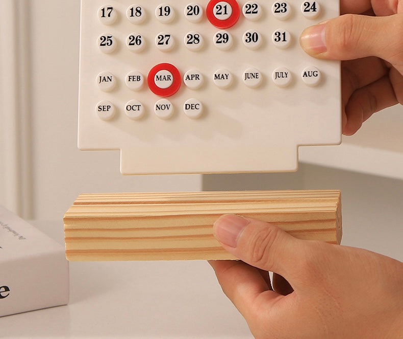 Pinteresty Desk Calendar