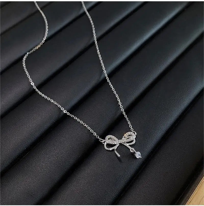 Bow Necklace